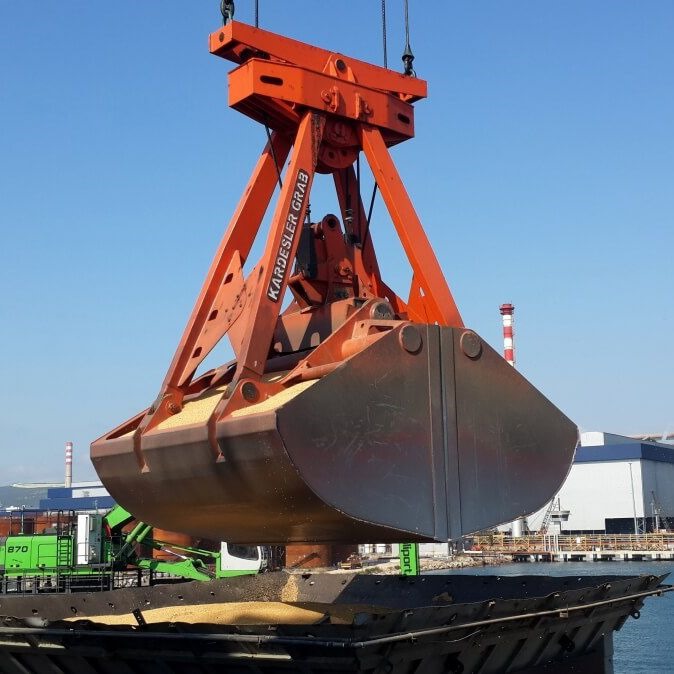 Crane/Grab onboard shipdeck